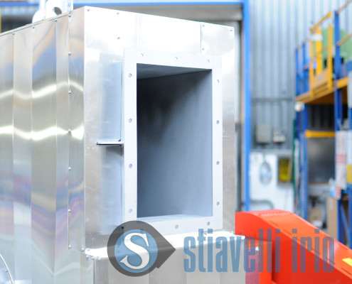 Centrifugal industrial fan outlet